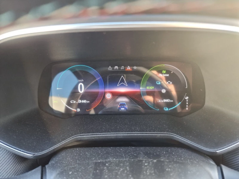 Renault Clio E-Tech full hybrid 145, снимка 9 - Автомобили и джипове - 52225119