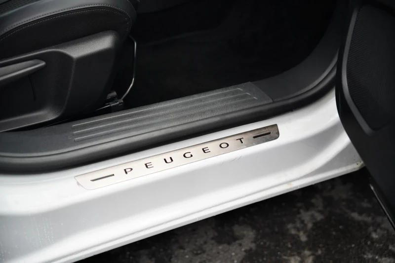 Peugeot 2008 GT Line/Автоматик/36 000км/Бяла перла - 35900 лв. - 76519659 | Car24.bg