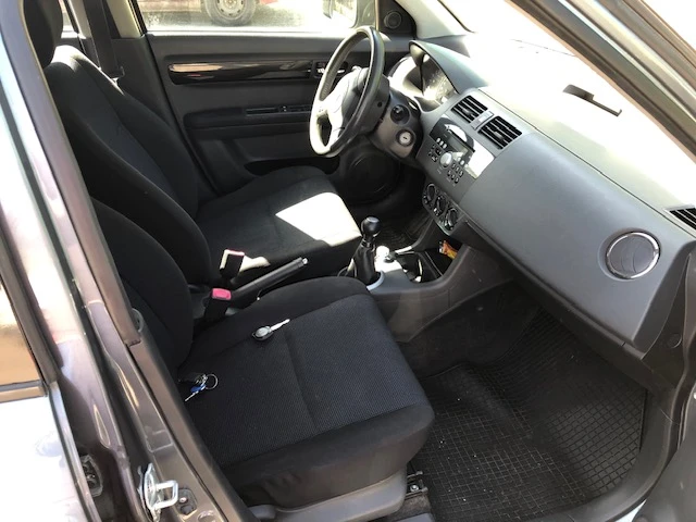 Suzuki Swift  - изображение 7
