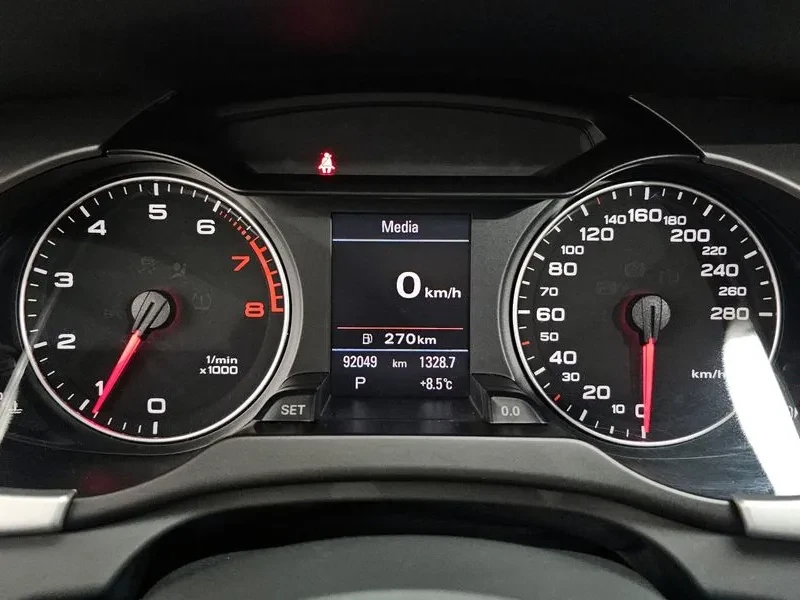 Audi A4 2.0 TFSI, снимка 8 - Автомобили и джипове - 54550859