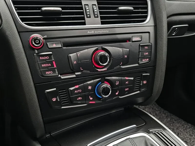 Audi A4 2.0 TFSI, снимка 15 - Автомобили и джипове - 54550859