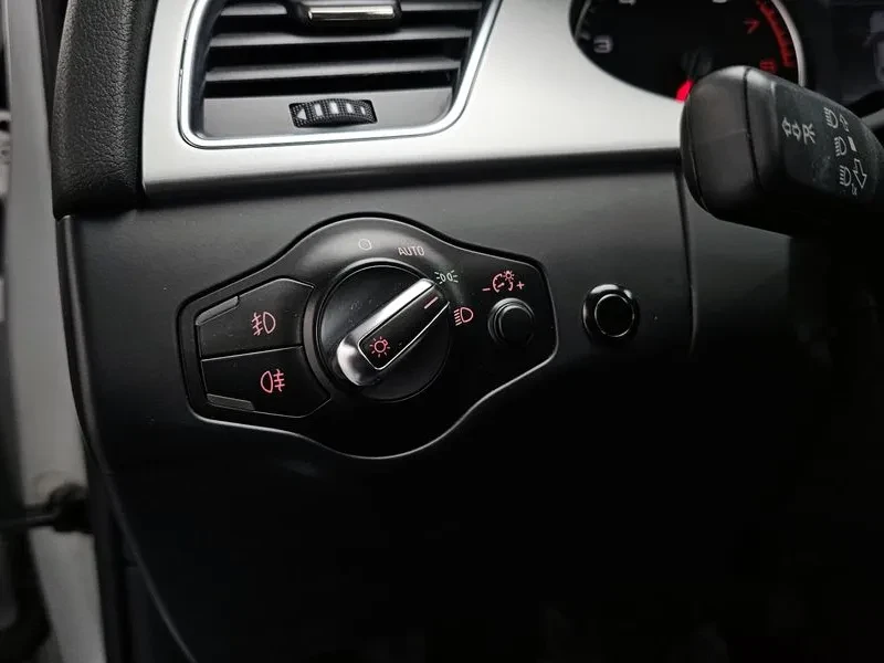 Audi A4 2.0 TFSI, снимка 17 - Автомобили и джипове - 54550859