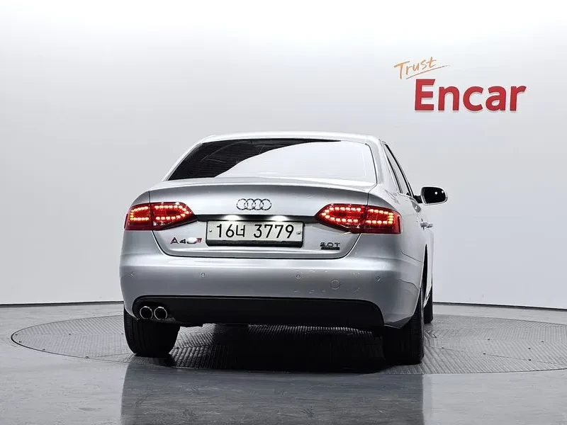 Audi A4 2.0 TFSI, снимка 4 - Автомобили и джипове - 54550859