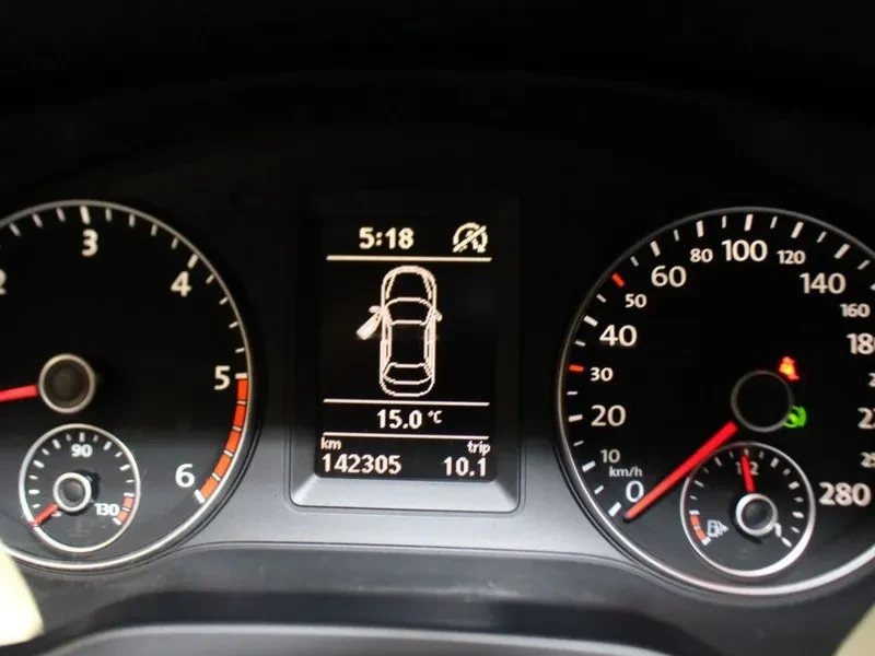 VW Jetta 1.6 TDI BLUEMOTION, снимка 8 - Автомобили и джипове - 55720192