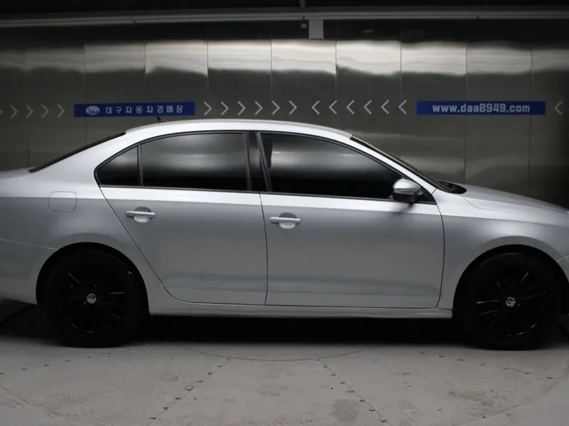 VW Jetta 1.6 TDI BLUEMOTION, снимка 17 - Автомобили и джипове - 55720192