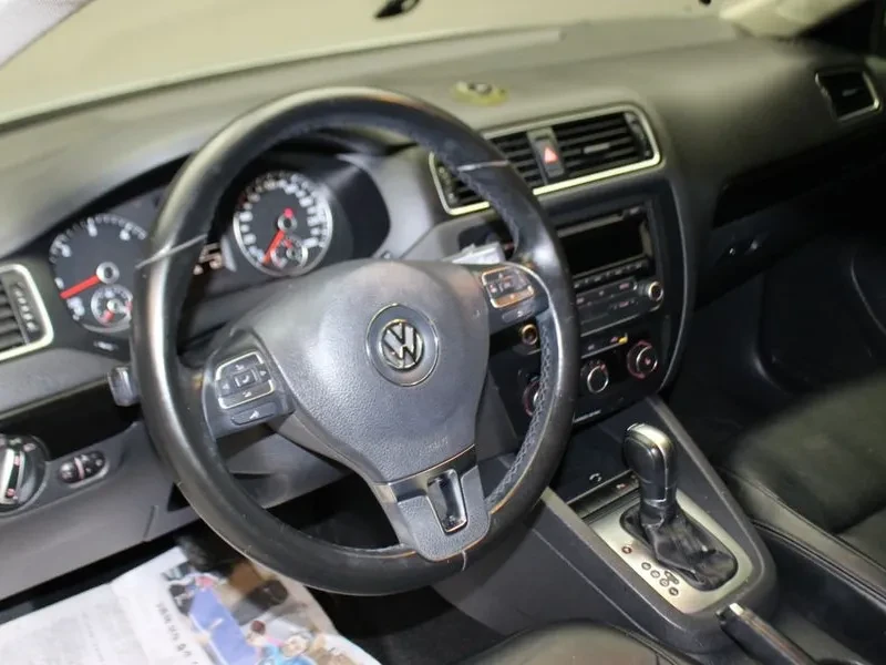 VW Jetta 1.6 TDI BLUEMOTION, снимка 7 - Автомобили и джипове - 55720192