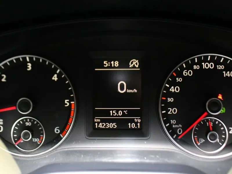 VW Jetta 1.6 TDI BLUEMOTION, снимка 13 - Автомобили и джипове - 55720192