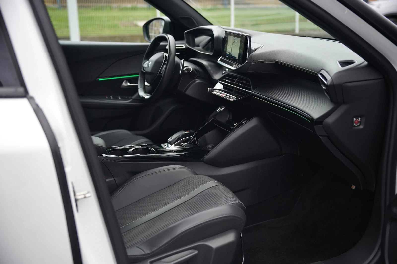 Peugeot 2008 GT Line/Автоматик/36 000км/Бяла перла - изображение 7