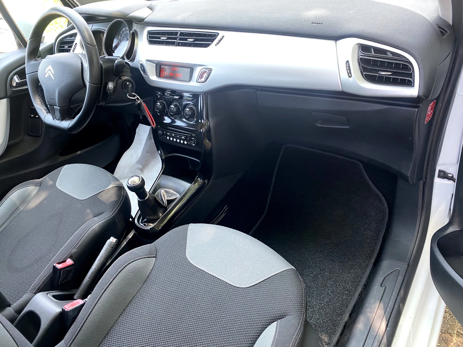 Citroen C3 1.4i-Бяла Пуканка- - изображение 9