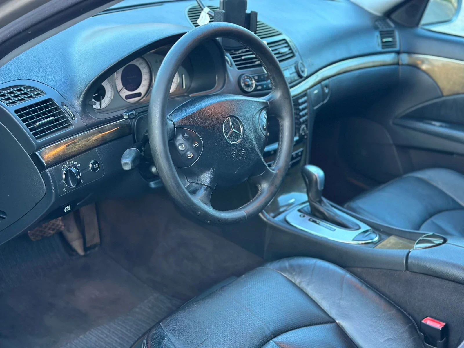 Mercedes-Benz E 320  - изображение 8