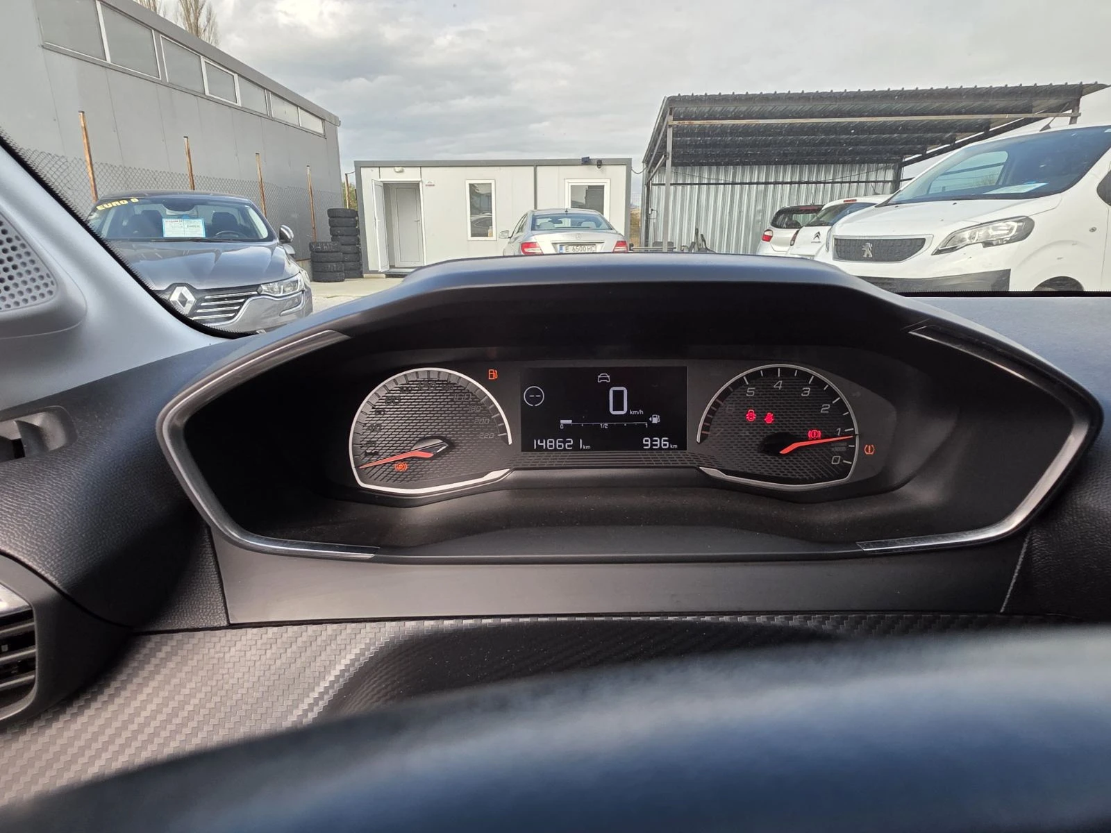 Peugeot 208 1.5 BlueHDi | |  | Mobile.bg   12