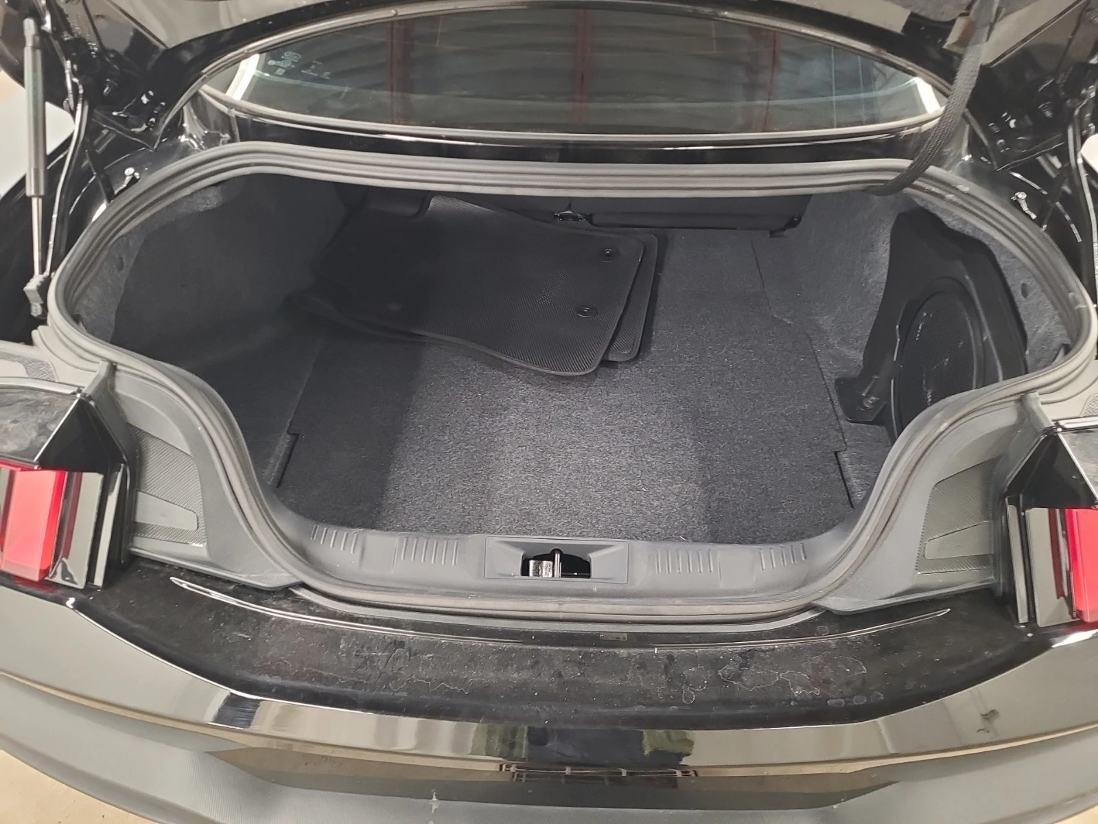 Ford Mustang 5L 8cyl Rear Wheel Drive, снимка 14 - Автомобили и джипове - 53865901