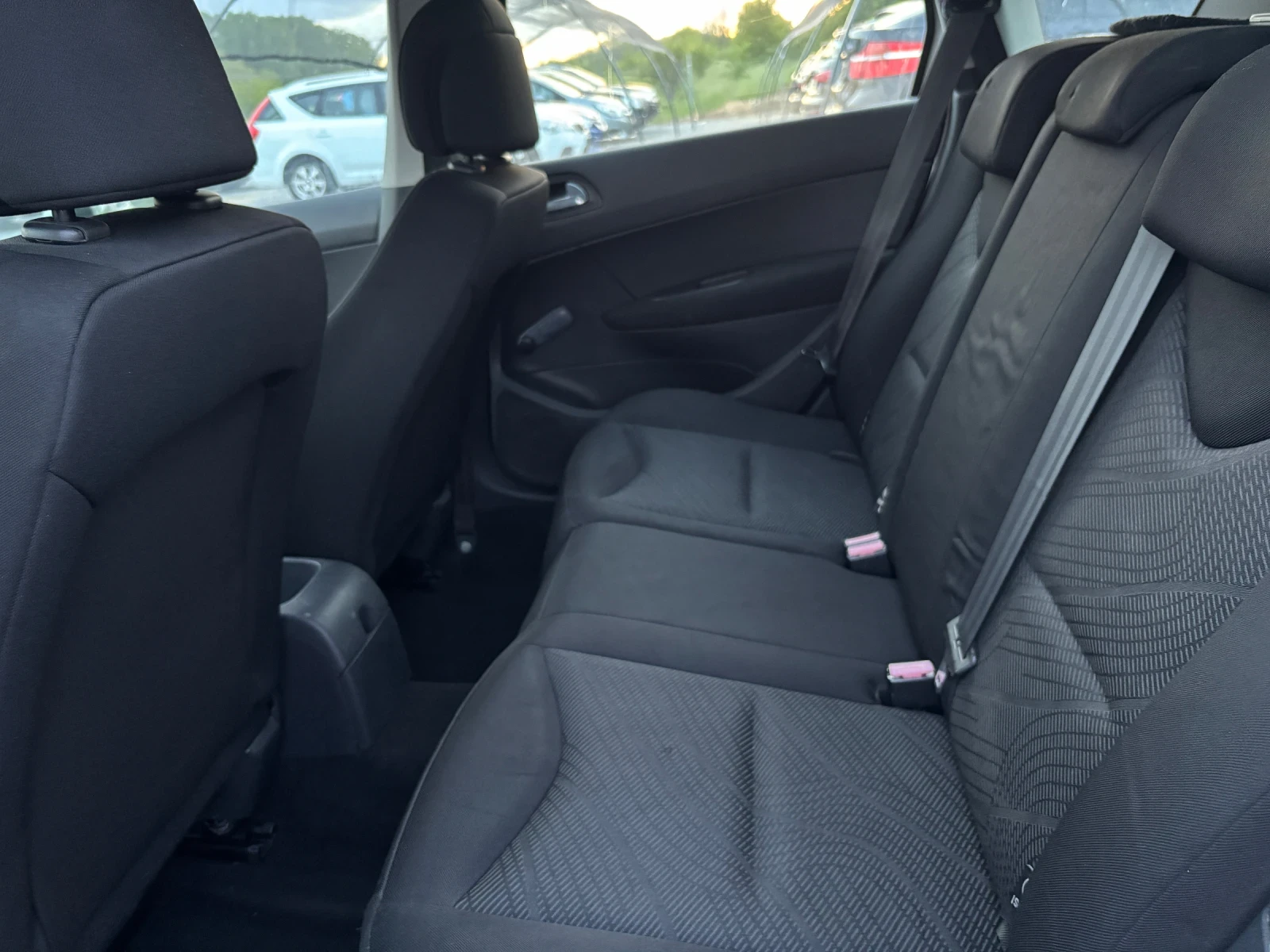 Peugeot 308 1.6 HDI, снимка 11 - Автомобили и джипове - 54445874
