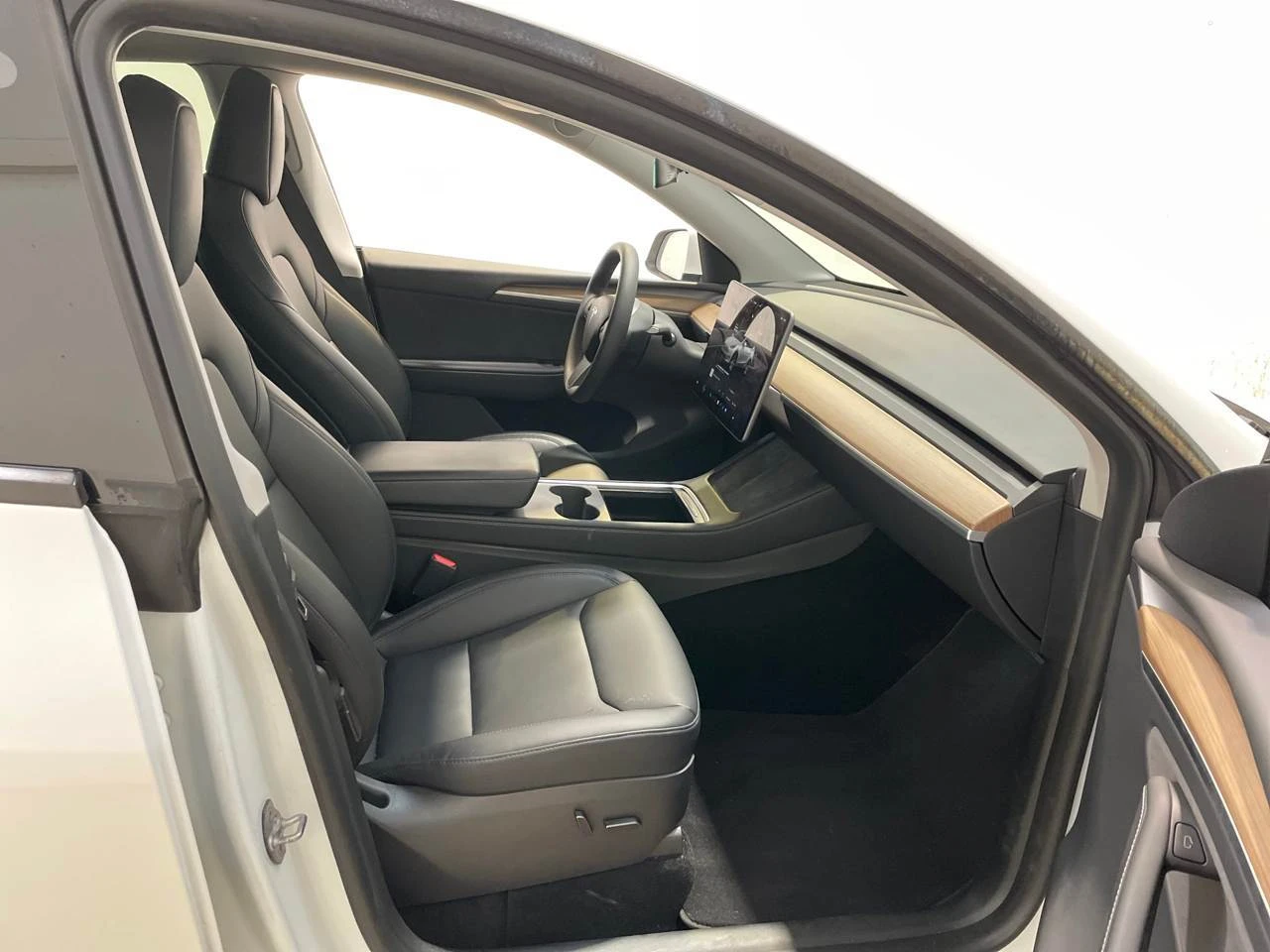 Tesla Model Y Long Range AWD Giga Berlin, снимка 5 - Автомобили и джипове - 54737301