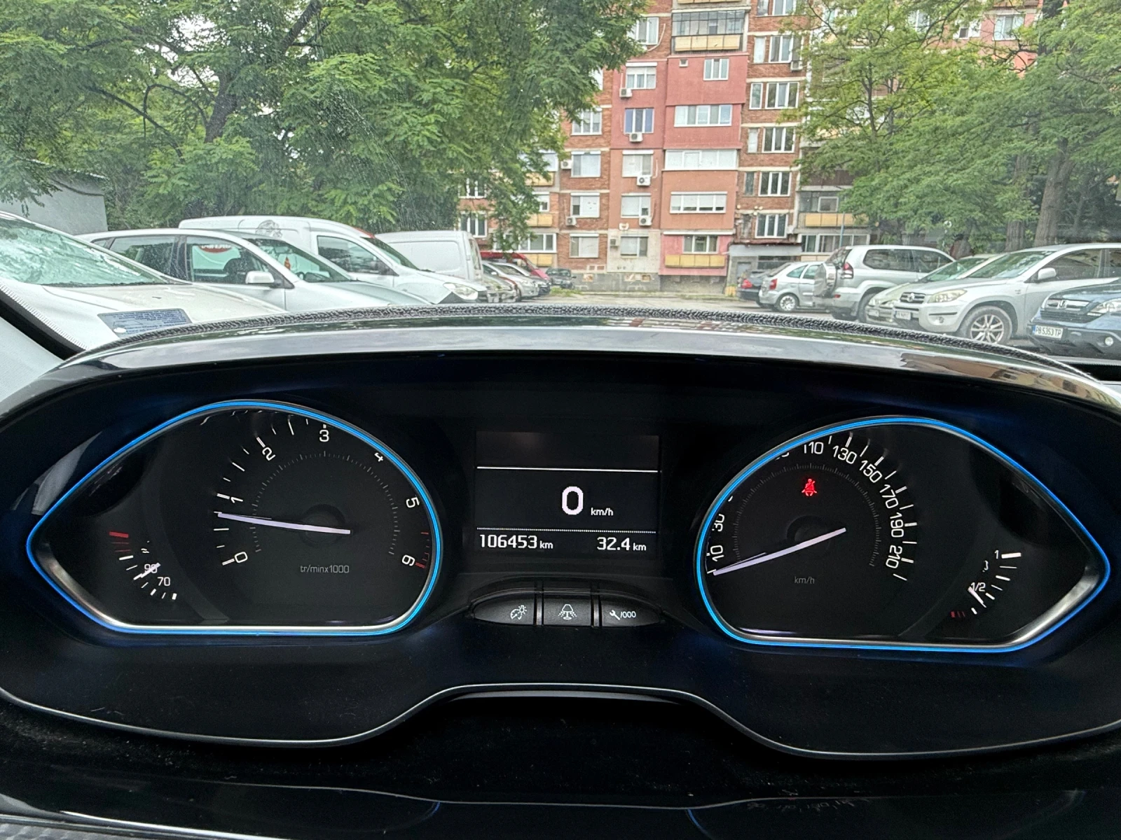 Peugeot 2008, снимка 12 - Автомобили и джипове - 54748585