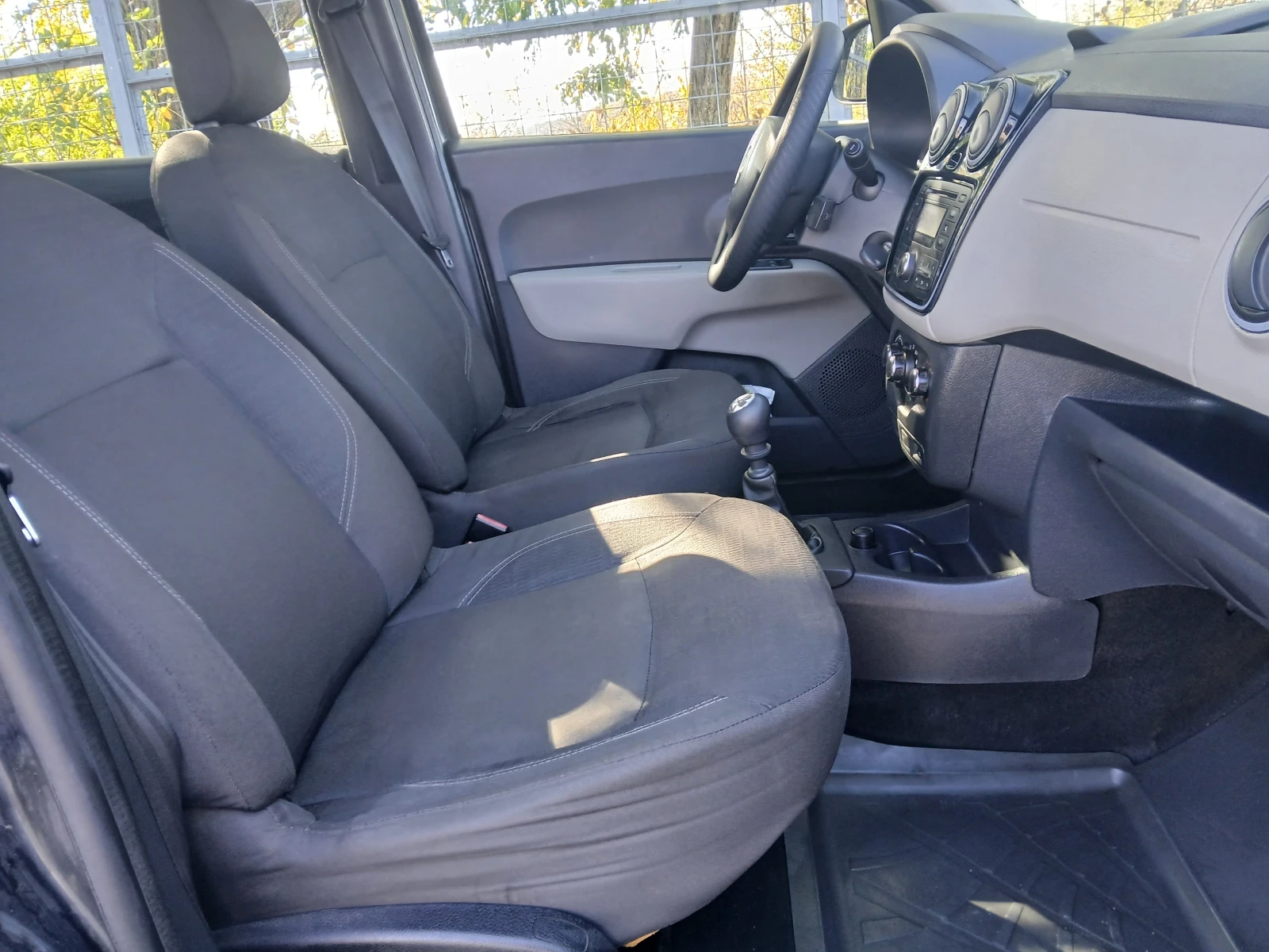 Dacia Lodgy 1.5 DCI-7mesta, снимка 4 - Автомобили и джипове - 55326459