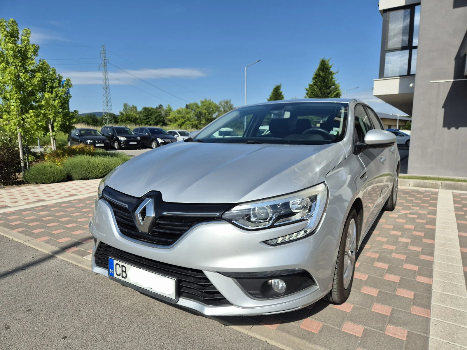 Renault Megane 1.5 tdi Sedan MT, снимка 2 - Автомобили и джипове - 55381762