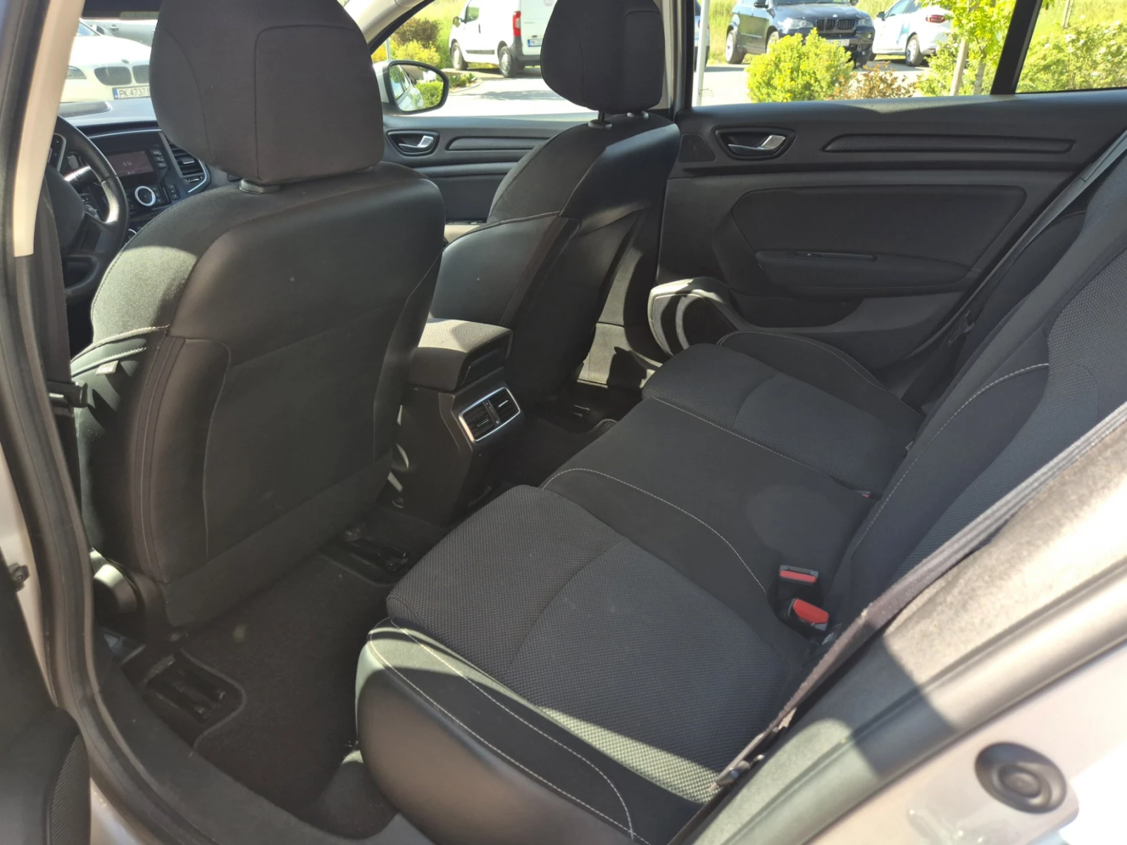 Renault Megane 1.5 tdi Sedan MT, снимка 14 - Автомобили и джипове - 55381762