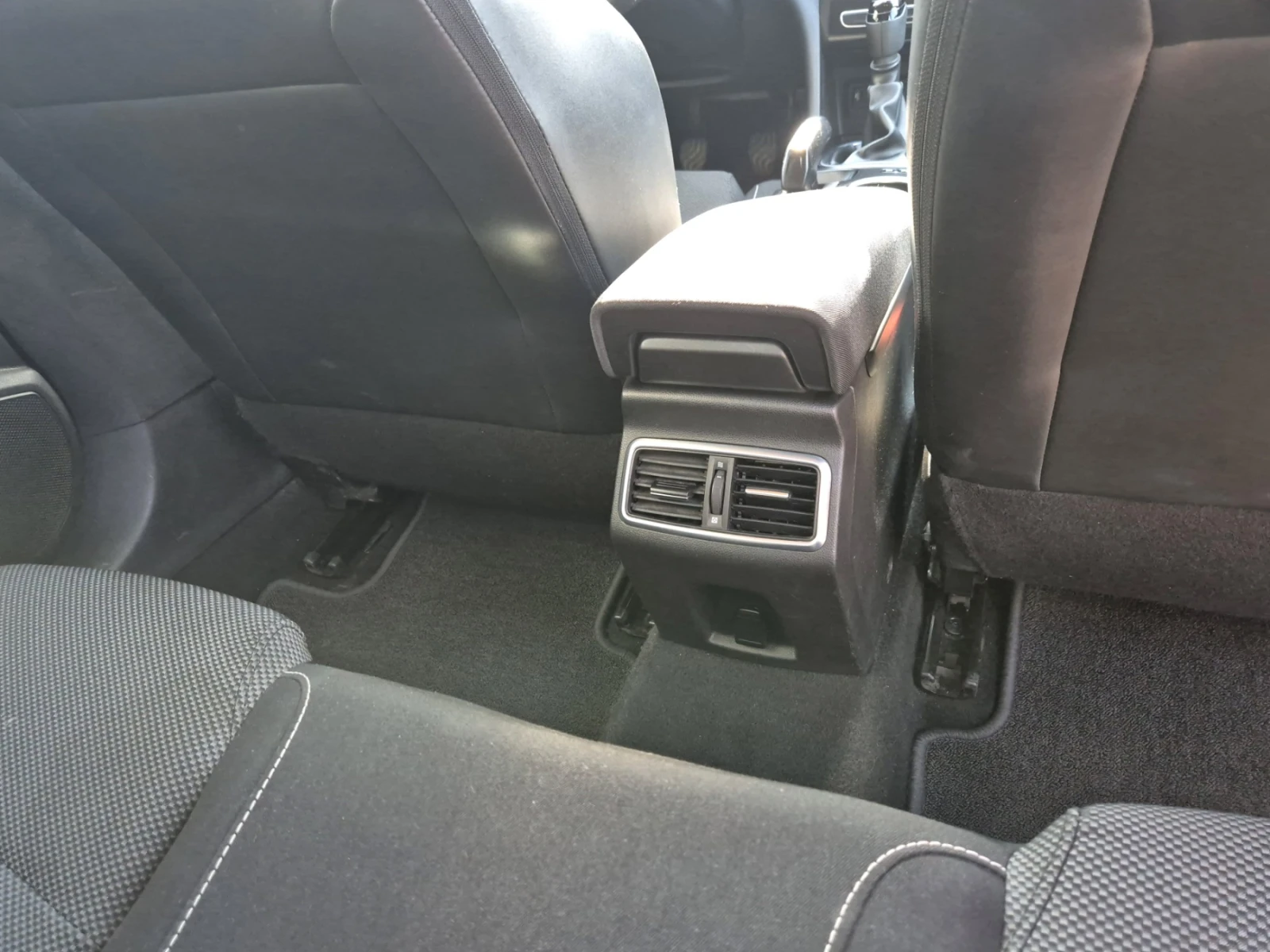 Renault Megane 1.5 tdi Sedan MT, снимка 12 - Автомобили и джипове - 55381762