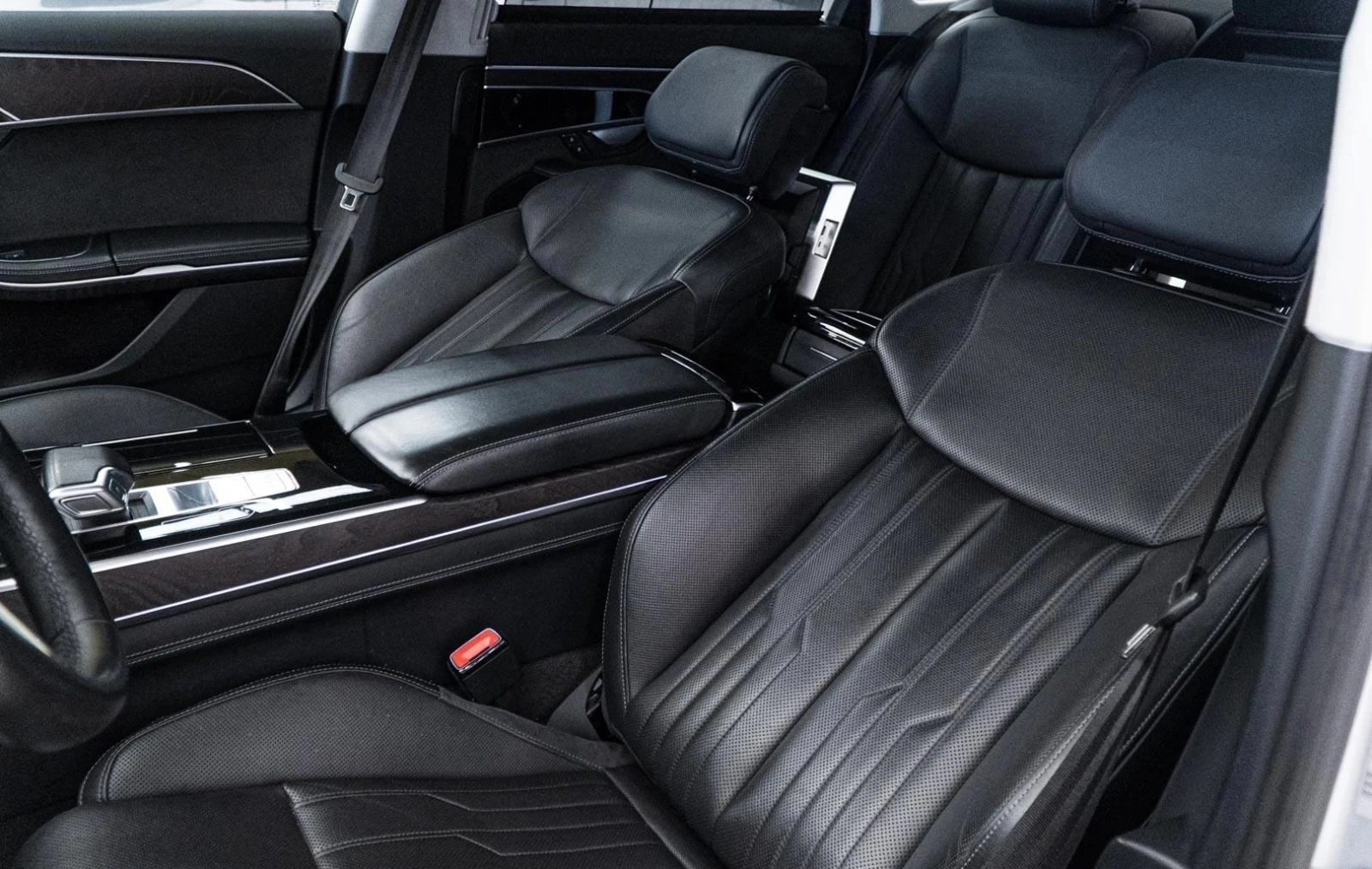 Audi A8 60TFSie Quattro Plug-in Hybrid, снимка 8 - Автомобили и джипове - 55613029