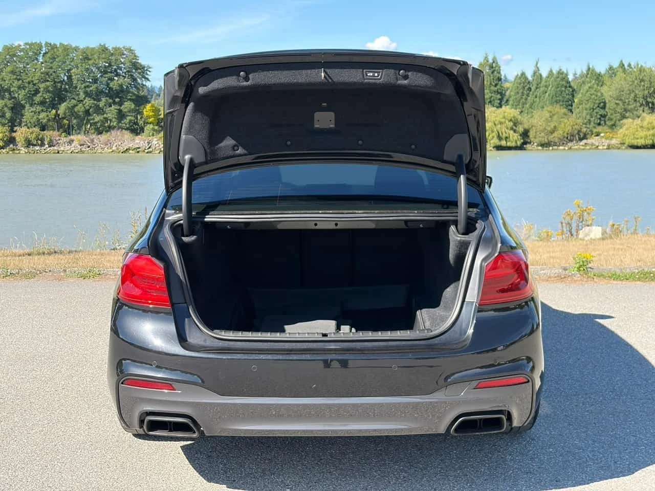BMW 550 * xDrive * CARFAX * ����� �� ����������� | Mobile.bg � ����������� 13