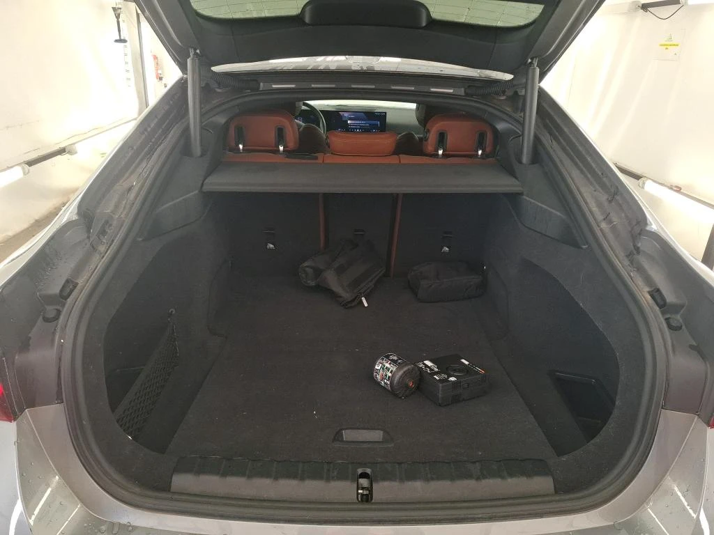 BMW i4 eDrive40 Leather LED Navi 91.46% SoH, снимка 11 - Автомобили и джипове - 56711397