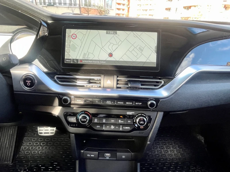 Kia Niro, снимка 11 - Автомобили и джипове - 48374809