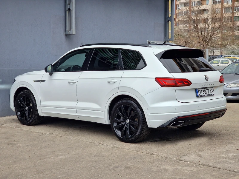 VW Touareg 4.0TDI R-LINE V8  DYNAUDIO, снимка 6 - Автомобили и джипове - 49542871