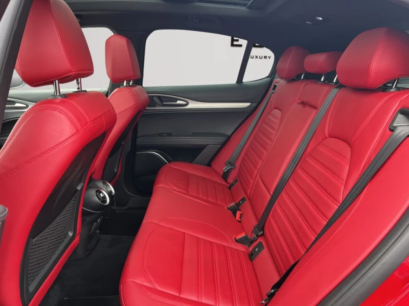 Alfa Romeo Stelvio VELOCE* RED NAPPA* DISTRONIC* PANORAMA* HARMAN KAR, снимка 11 - Автомобили и джипове - 53595772