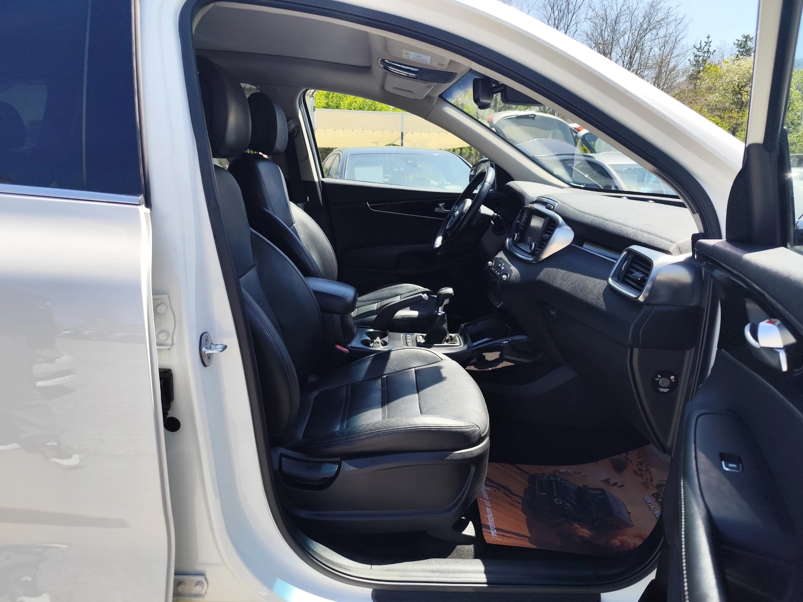 Kia Sorento 2.2CRDi* 4X4* LED/XENON* КОЖА* EURO6B* ПОДГРЕВ, снимка 13 - Автомобили и джипове - 54310884