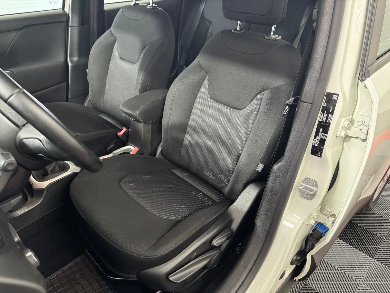 Jeep Renegade 1.6 mjet LONGITUDE , снимка 15 - Автомобили и джипове - 54765355
