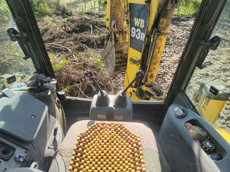 Багер Komatsu WB93R, снимка 7 - Индустриална техника - 52958180