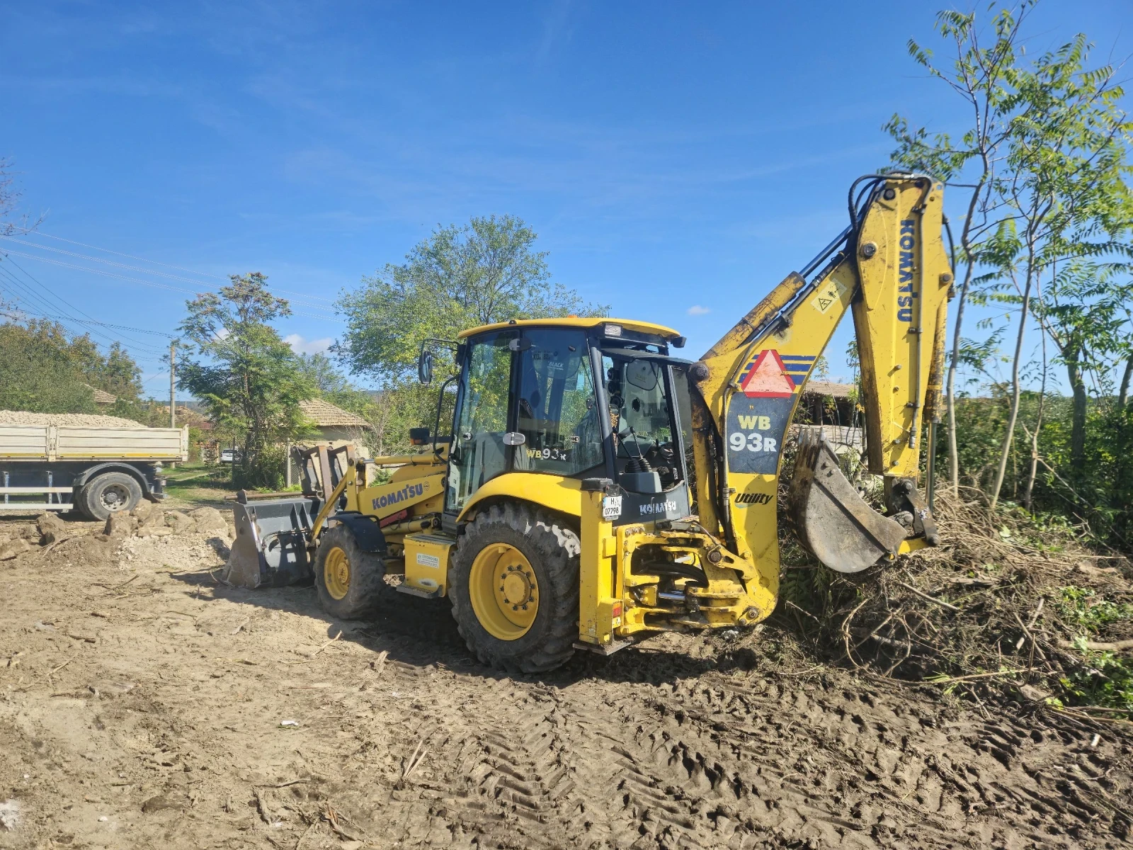 Багер Komatsu WB93R - изображение 2