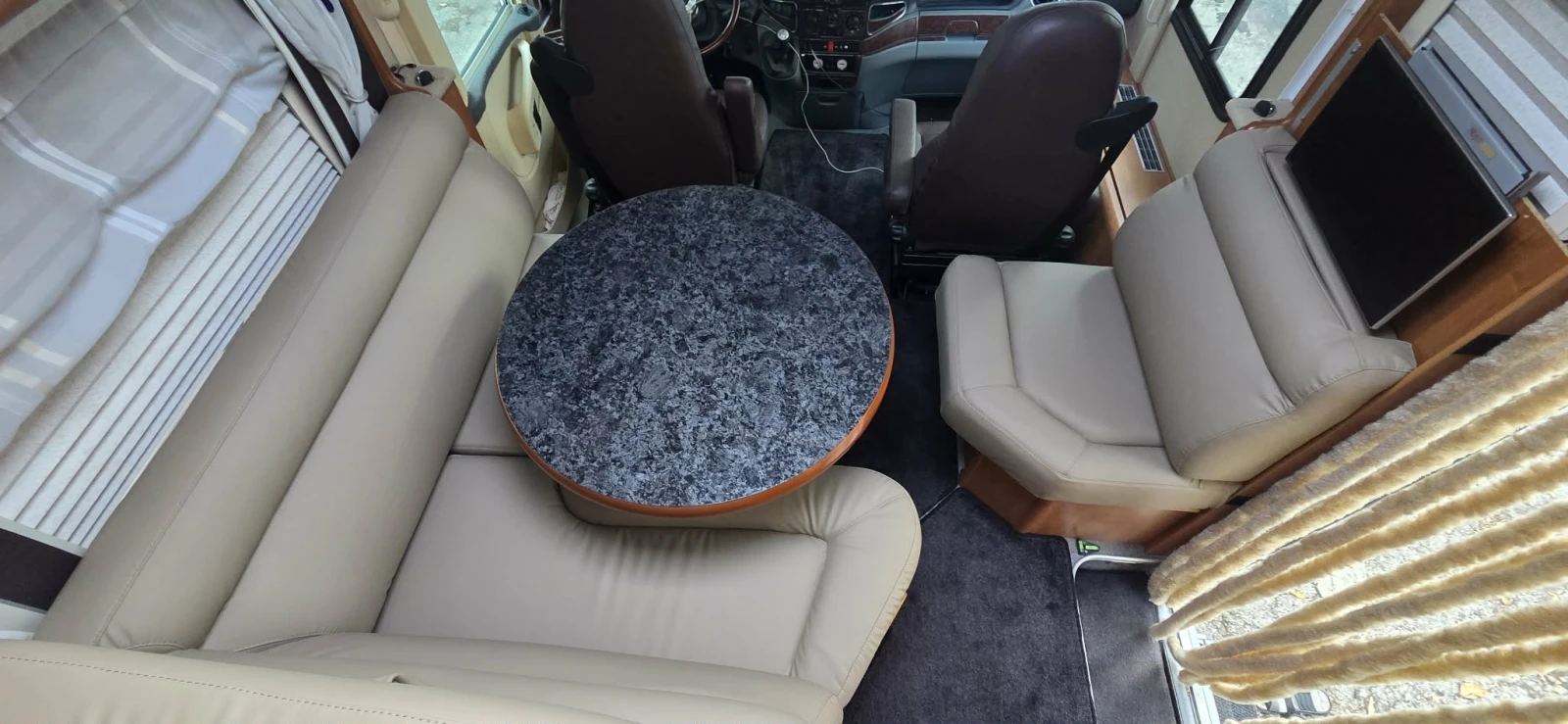 Кемпер Carthago Carthago chic E-line, снимка 6 - Каравани и кемпери - 55818064