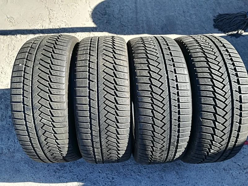 Гуми Зимни 225/45R18, снимка 1 - Гуми и джанти - 22781401