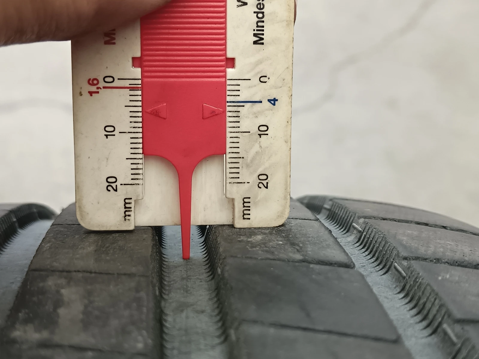Гуми Летни 225/55R16, снимка 5 - Гуми и джанти - 54526883