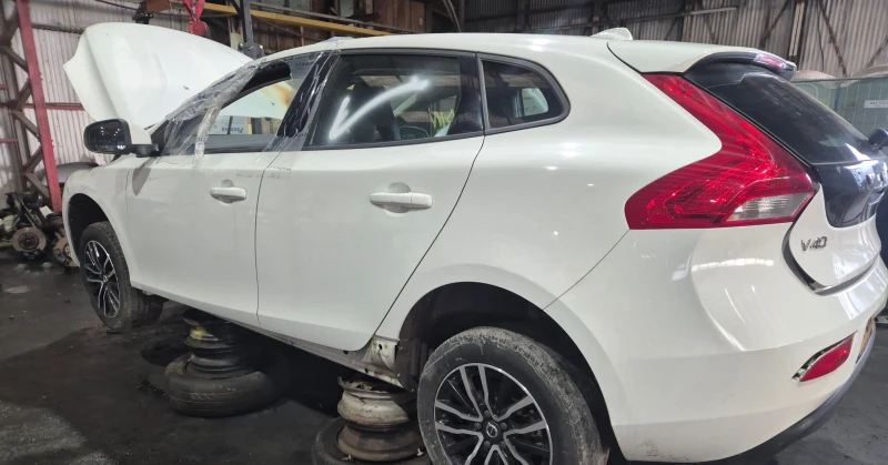 Volvo V60 2.0DBITURBOЧАСТИ, снимка 10 - Автомобили и джипове - 22403283