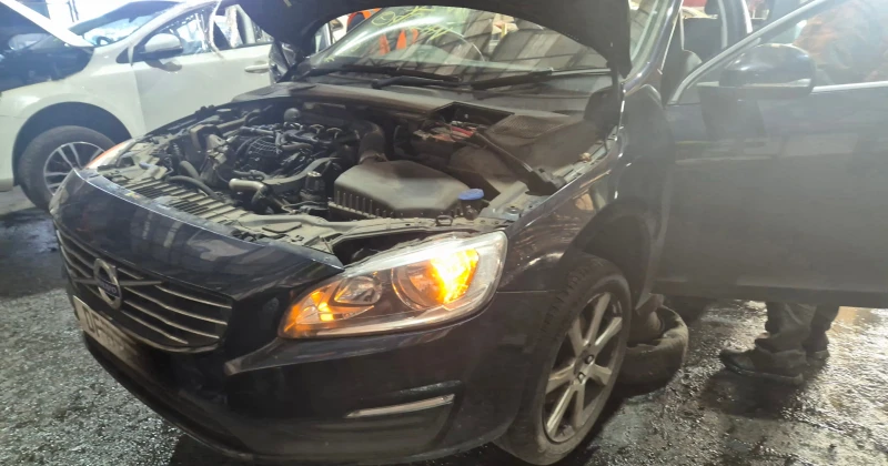 Volvo V60 2.0DBITURBOЧАСТИ, снимка 2 - Автомобили и джипове - 22403283