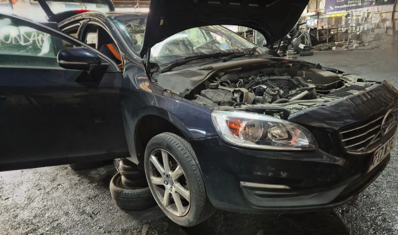 Volvo V60 2.0DBITURBOЧАСТИ, снимка 3 - Автомобили и джипове - 22403283