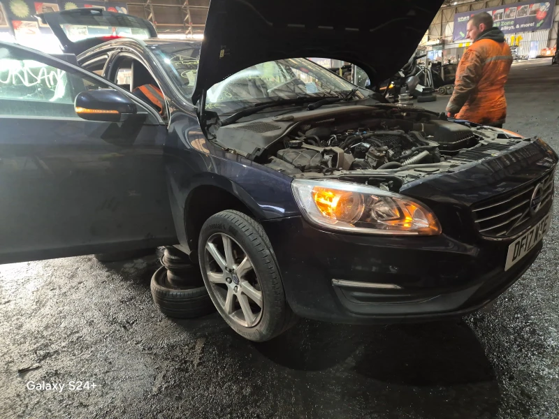 Volvo V60 2.0DBITURBOЧАСТИ, снимка 1 - Автомобили и джипове - 22403283