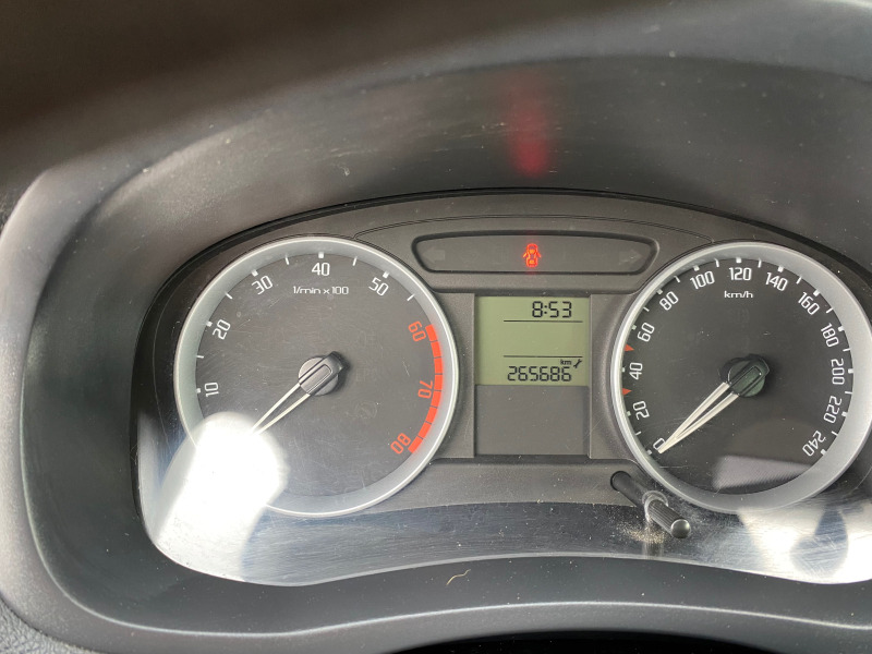 Skoda Fabia 1.4 Бензин/Газ, снимка 9 - Автомобили и джипове - 44679184