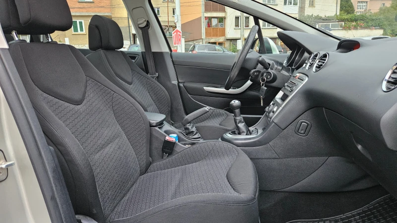 Peugeot 308 1.6 Klimatronik/Benzin, снимка 12 - Автомобили и джипове - 51935861
