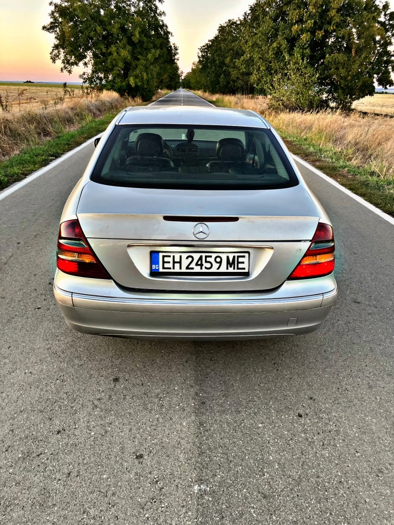 Mercedes-Benz E 220 2.2CDI, снимка 3 - Автомобили и джипове - 52535538