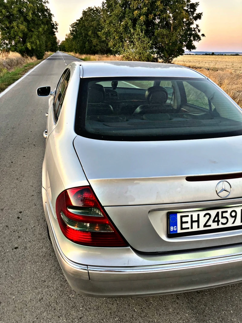 Mercedes-Benz E 220 2.2CDI, снимка 4 - Автомобили и джипове - 52535538