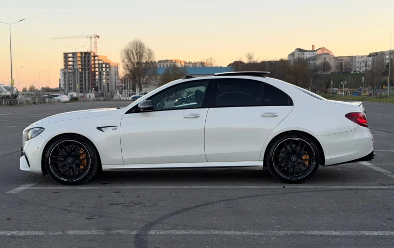 Mercedes-Benz E 63 AMG S 4Matic+ , снимка 2 - Автомобили и джипове - 52982660