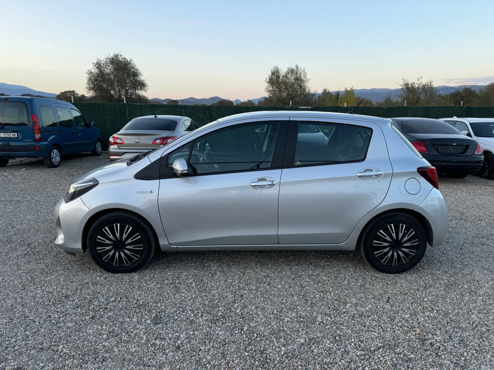 Toyota Yaris 1.5 hybrid/AUTOMATIC/CAMERA/NAVI/ - изображение 4