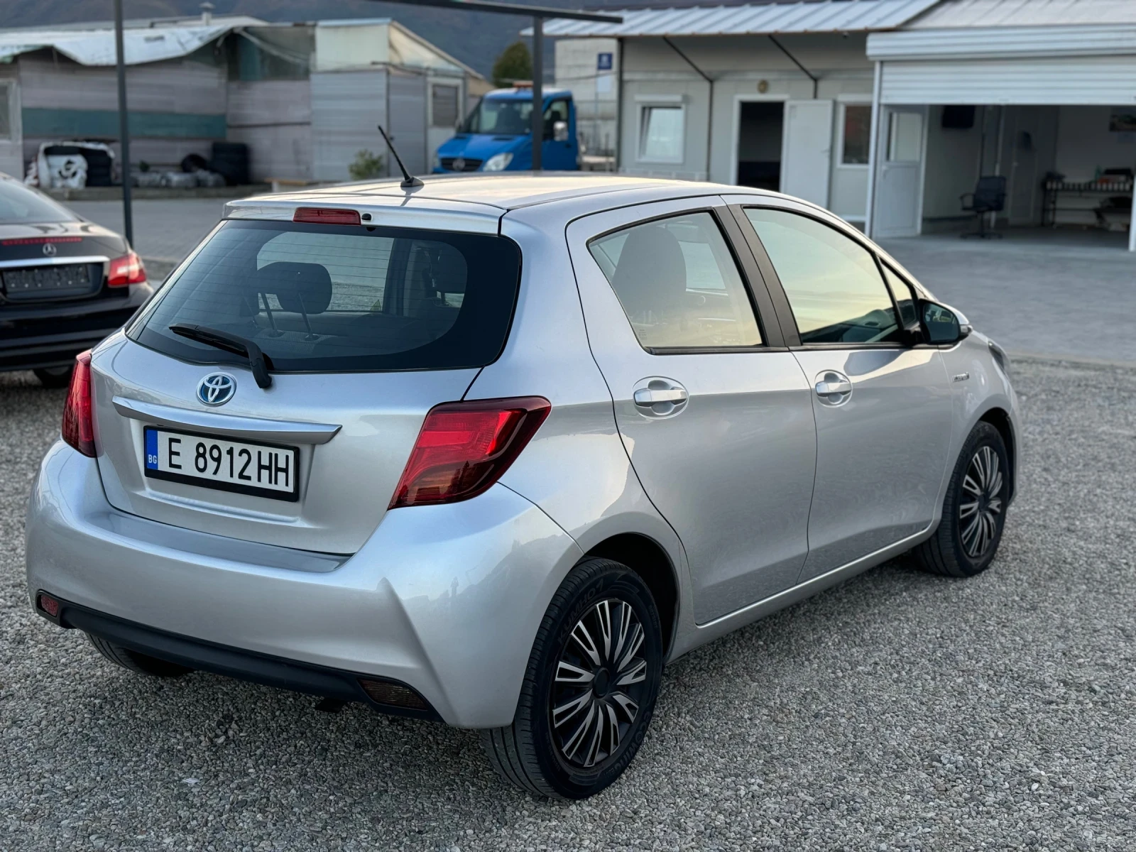 Toyota Yaris 1.5 hybrid/AUTOMATIC/CAMERA/NAVI/ - изображение 7