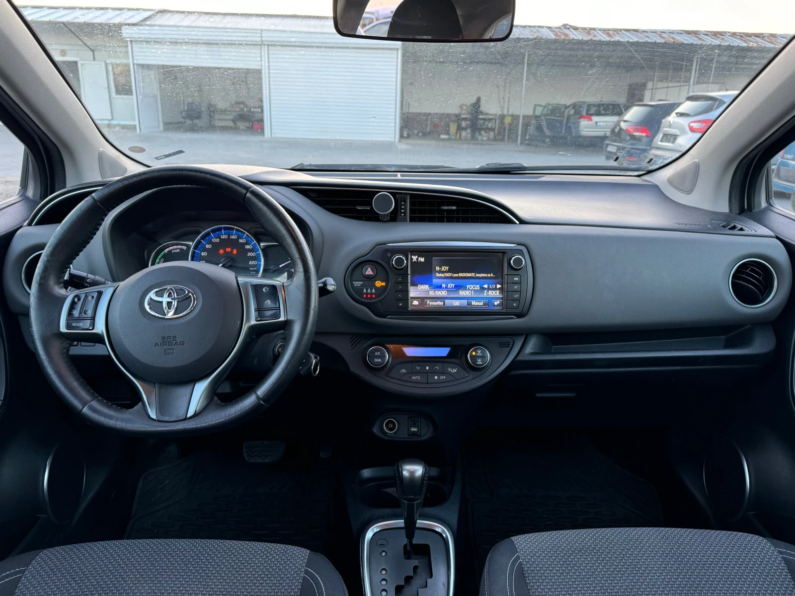 Toyota Yaris 1.5 hybrid/AUTOMATIC/CAMERA/NAVI/ - изображение 8