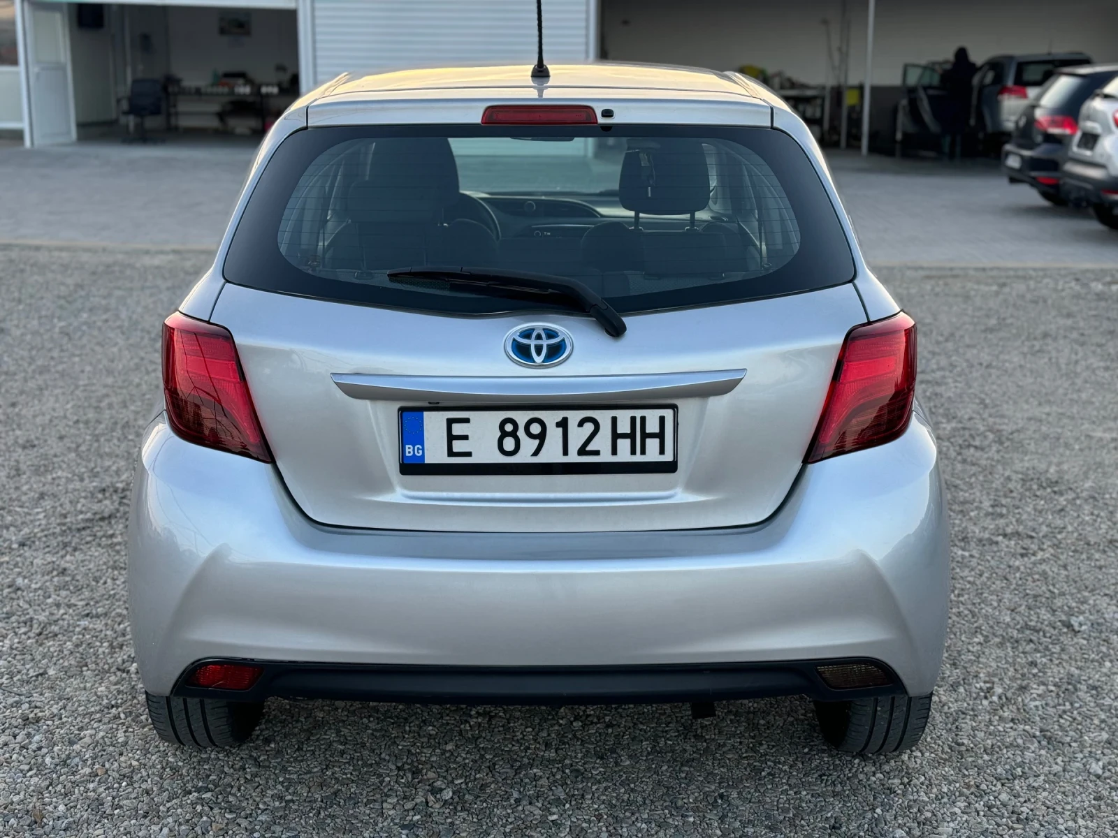 Toyota Yaris 1.5 hybrid/AUTOMATIC/CAMERA/NAVI/ - изображение 6