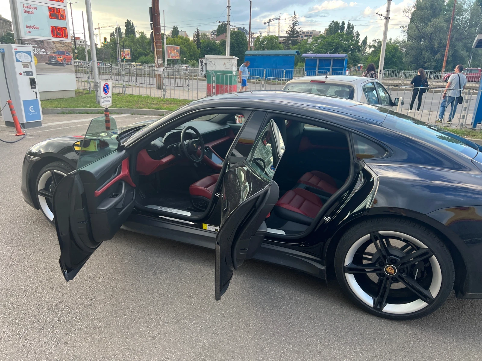 Porsche Taycan 4s 571hp 93.4kWh | Mobile.bg   16